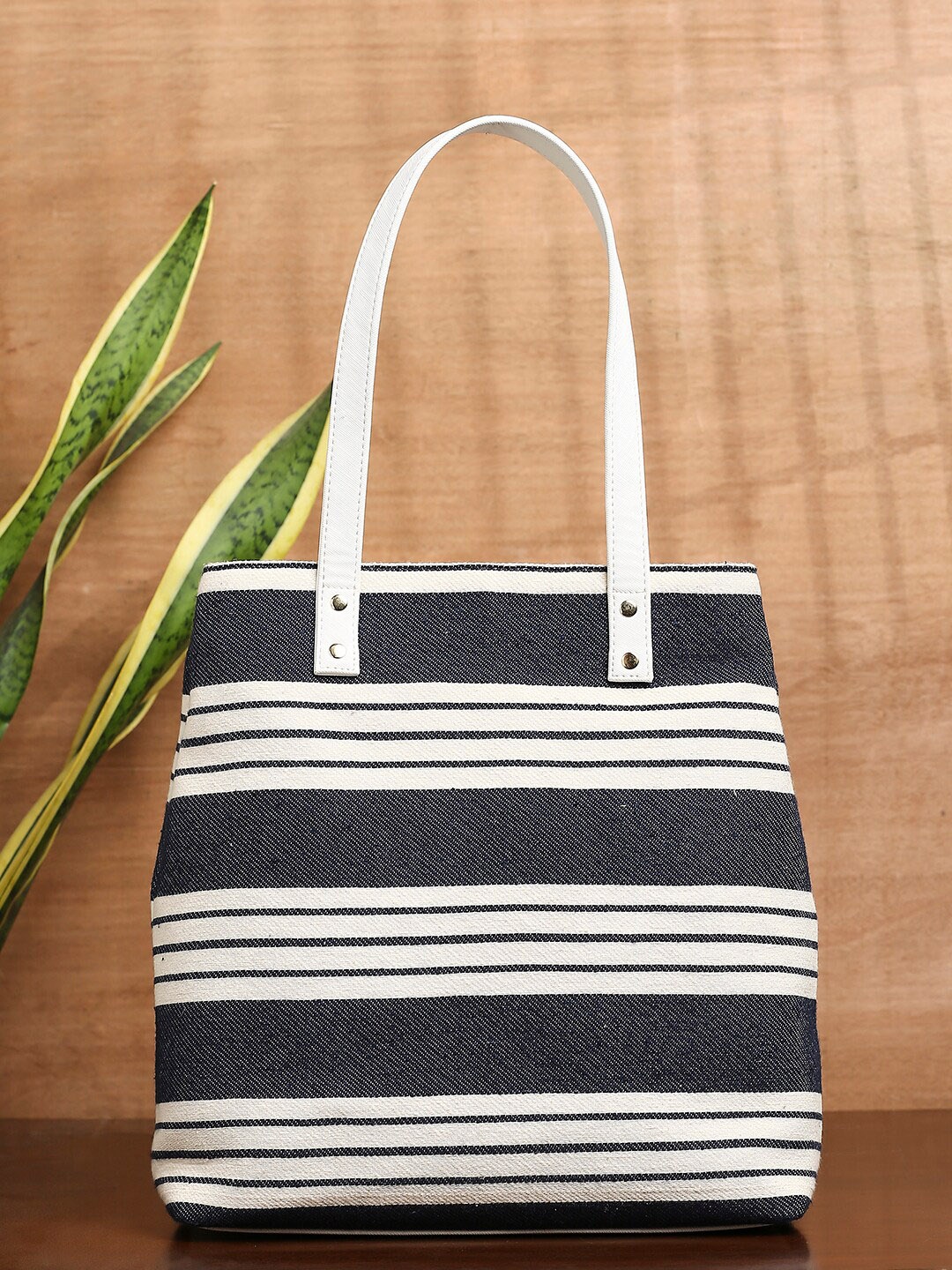 

Sangria Striped Handheld Bag, Black