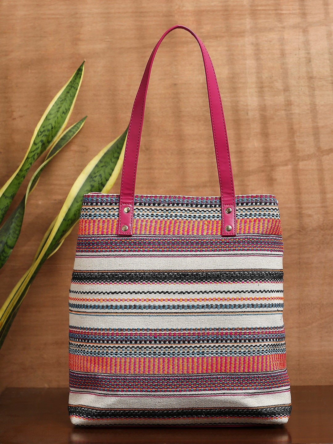 

Sangria Textured Handheld Bag, White