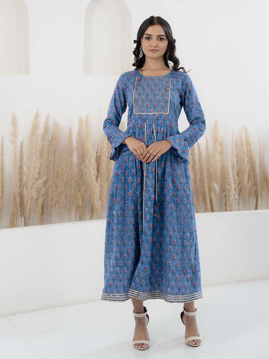 

DressBerry Blue Ethnic Motifs Print Maxi Dress