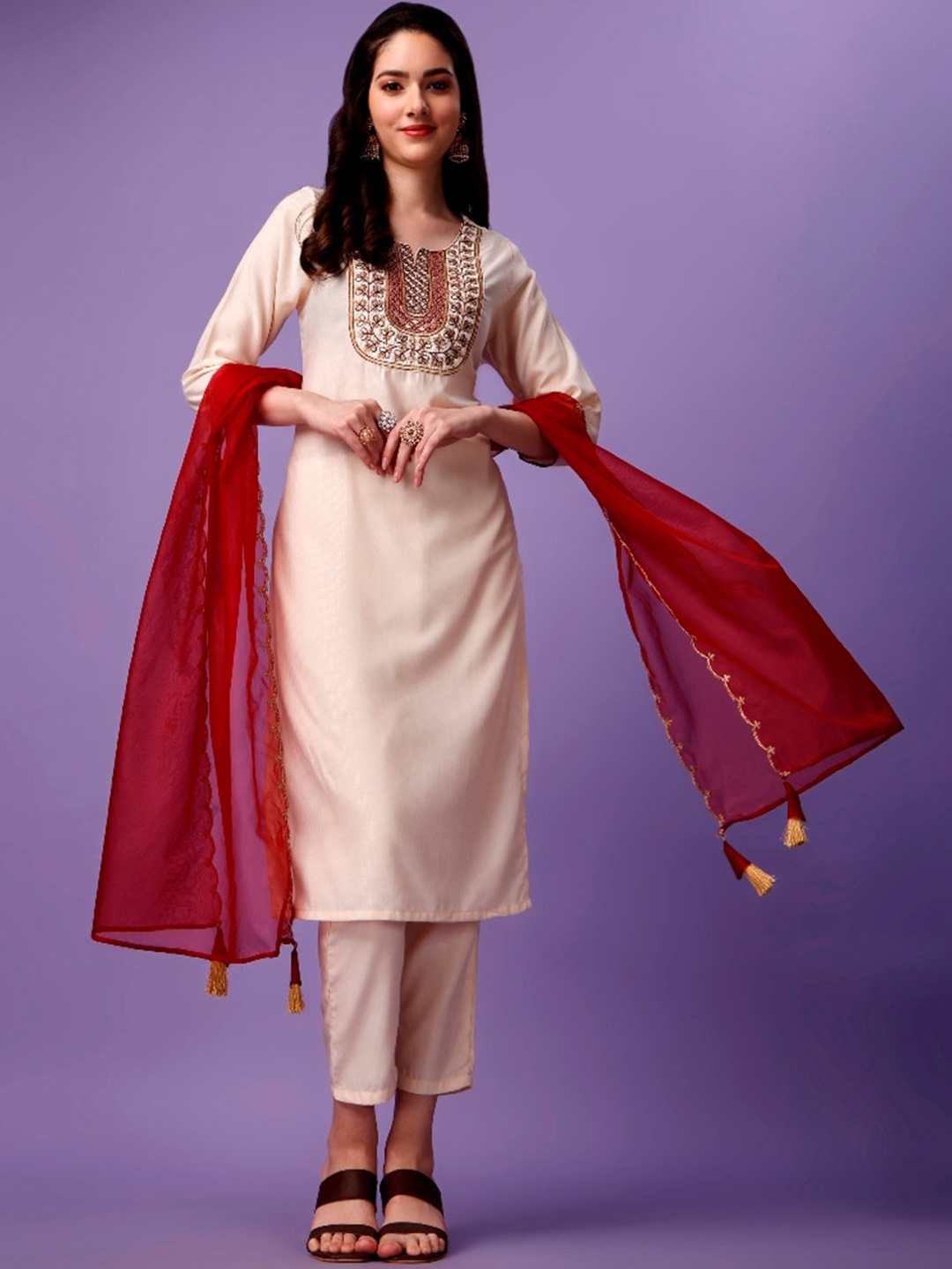 

JAPNAAM Ethnic Motifs Embroidered Regular Thread Work Kurta & Salwar With Dupatta, Off white