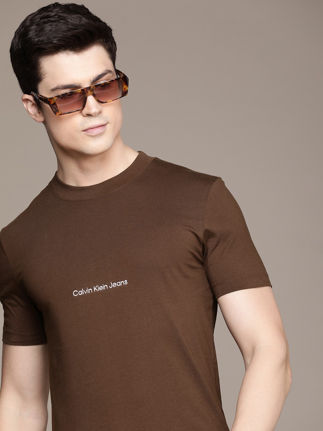 

Calvin Klein Jeans Pure Cotton Solid Slim Fit Casual T-shirt, Brown