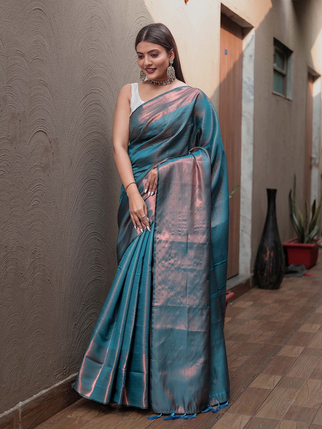

Mitera Blue & Copper-Toned Woven Design Zari Silk Blend Kanjeevaram Saree