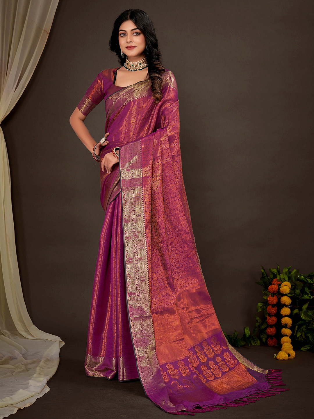 

Mitera Purple & Gold-Toned Woven Design Zari Silk Blend Kanjeevaram Saree