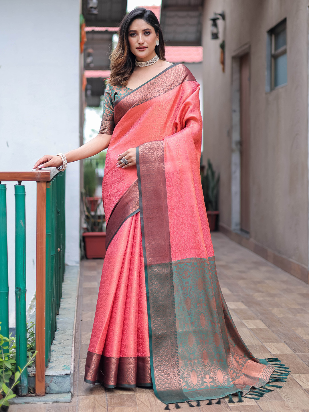 

Mitera Pink & Green Woven Design Zari Silk Blend Kanjeevaram Saree