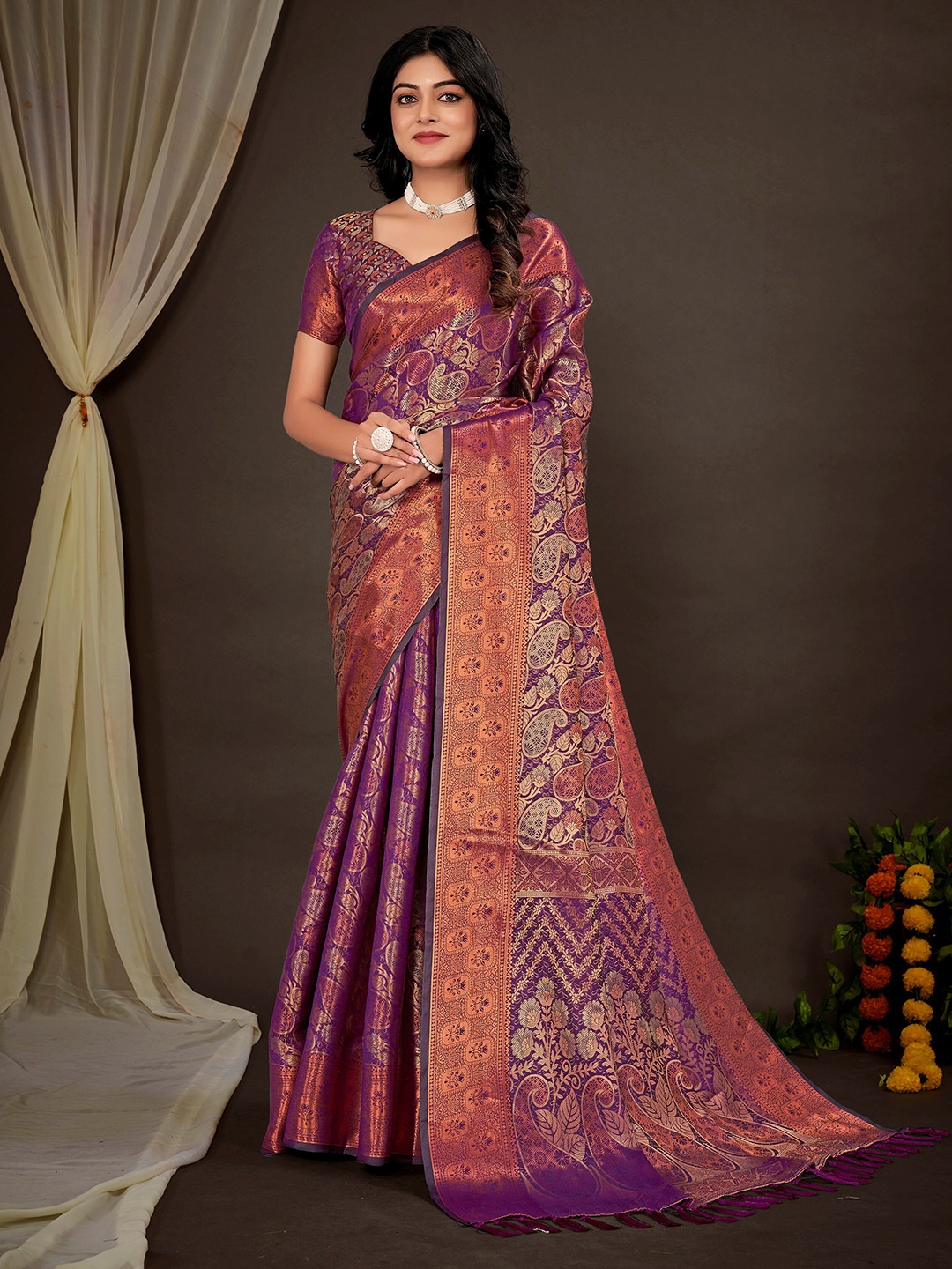 

Mitera Purple & Gold-Toned Woven Design Zari Silk Blend Kanjeevaram Saree