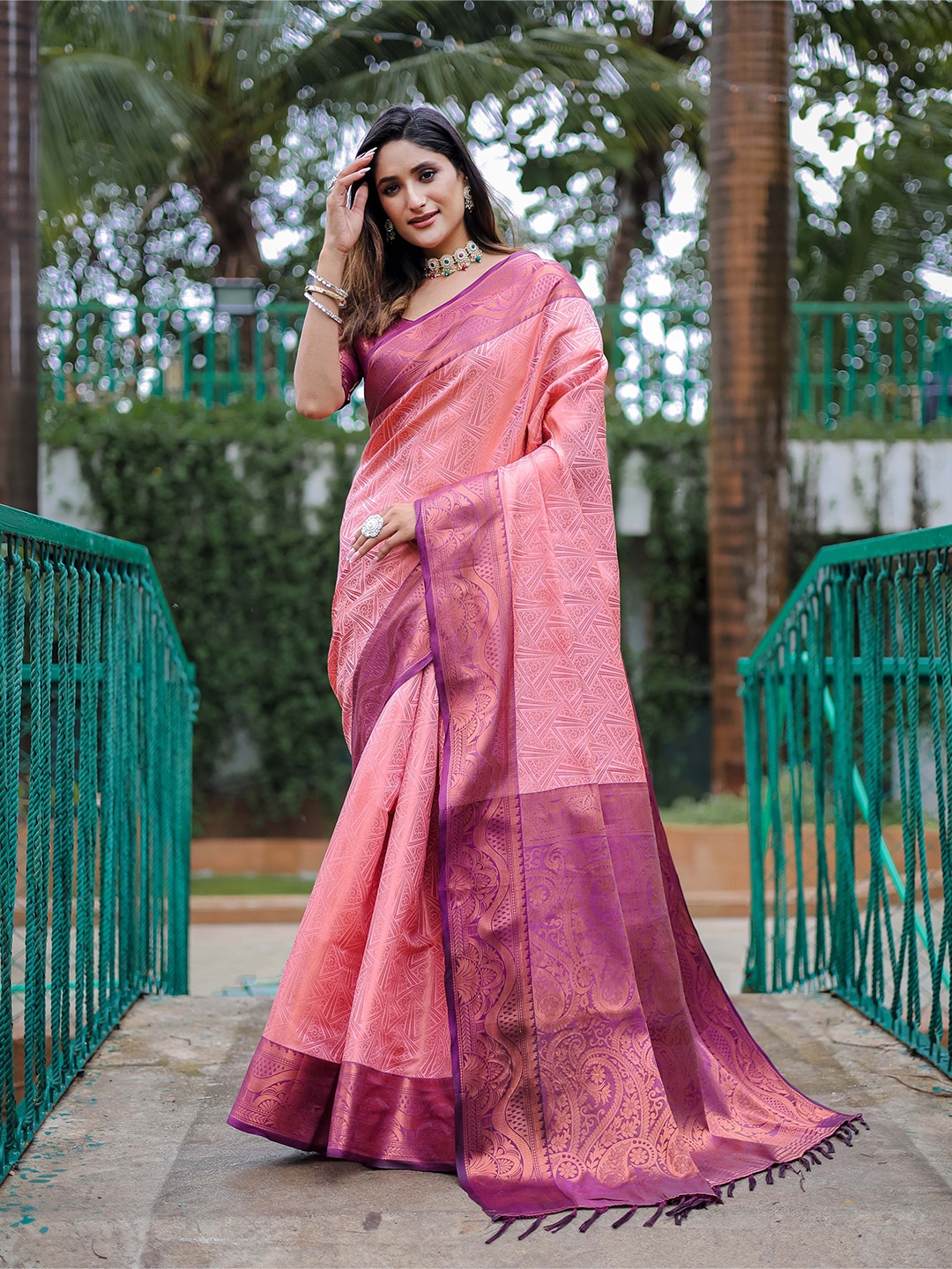 

Mitera Pink & Purple Woven Design Zari Silk Blend Kanjeevaram Saree