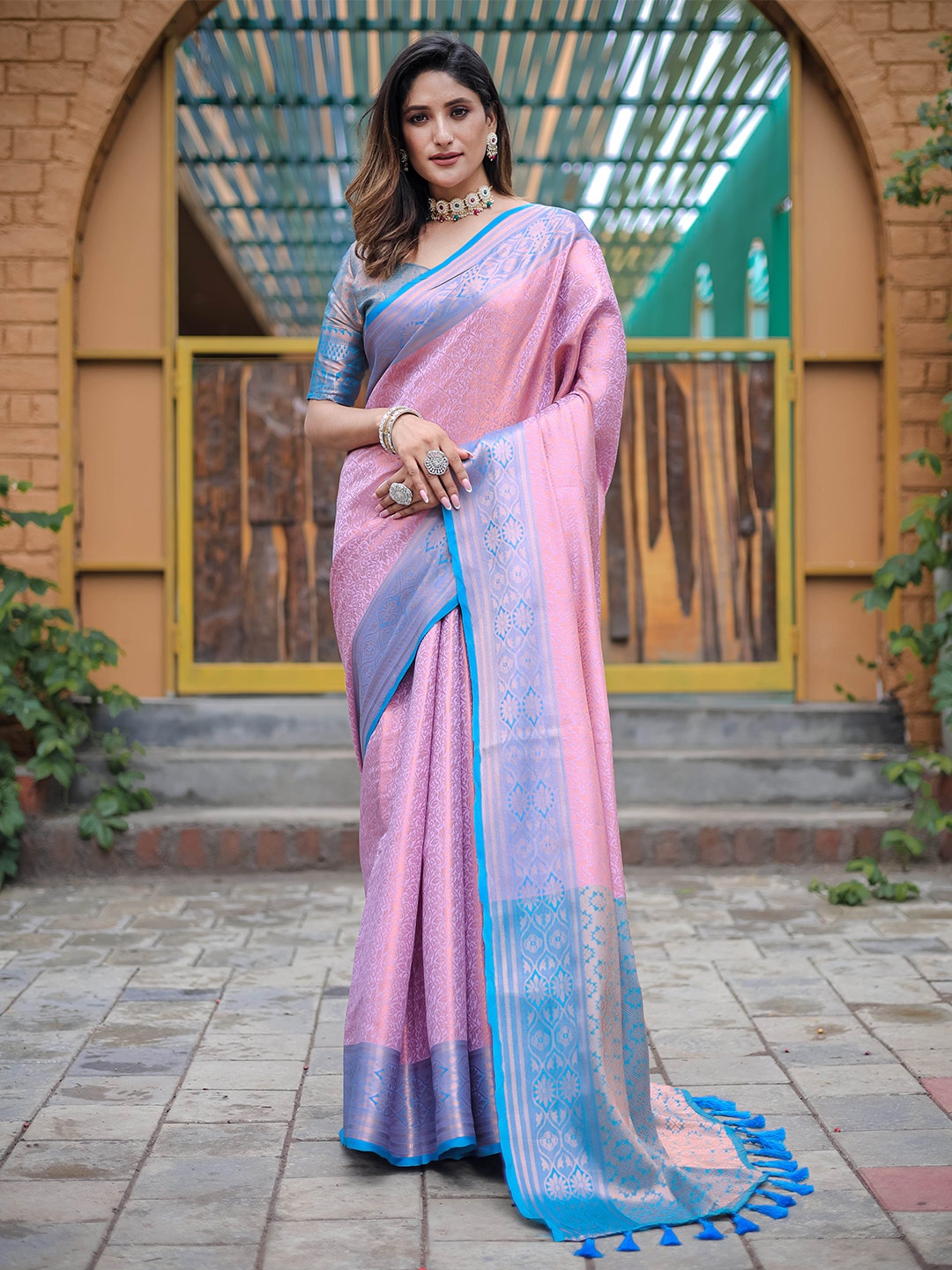 

Mitera Lavender & Pink Woven Design Zari Silk Blend Kanjeevaram Saree