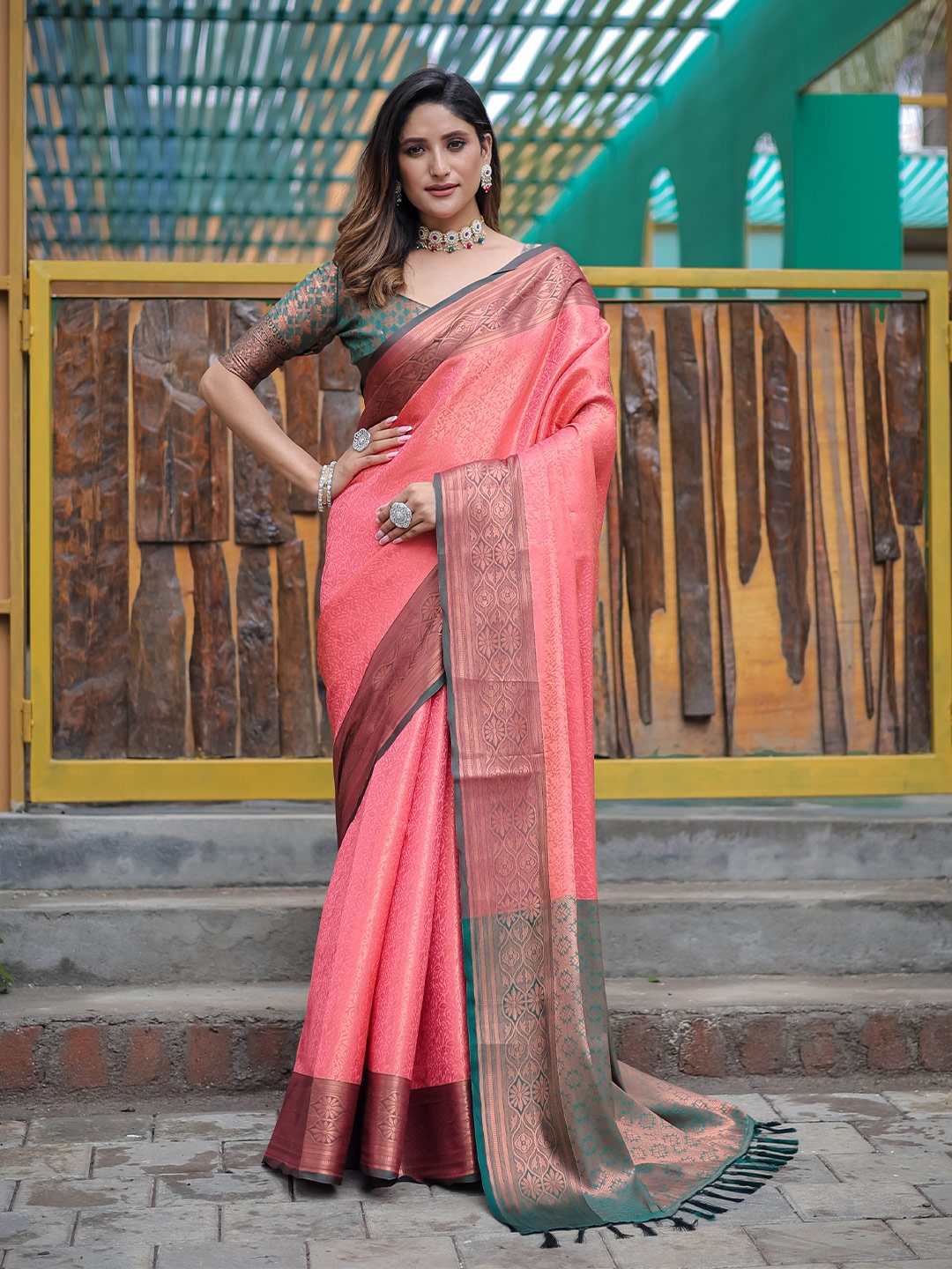 

Mitera Pink & Green Woven Design Zari Silk Blend Kanjeevaram Saree