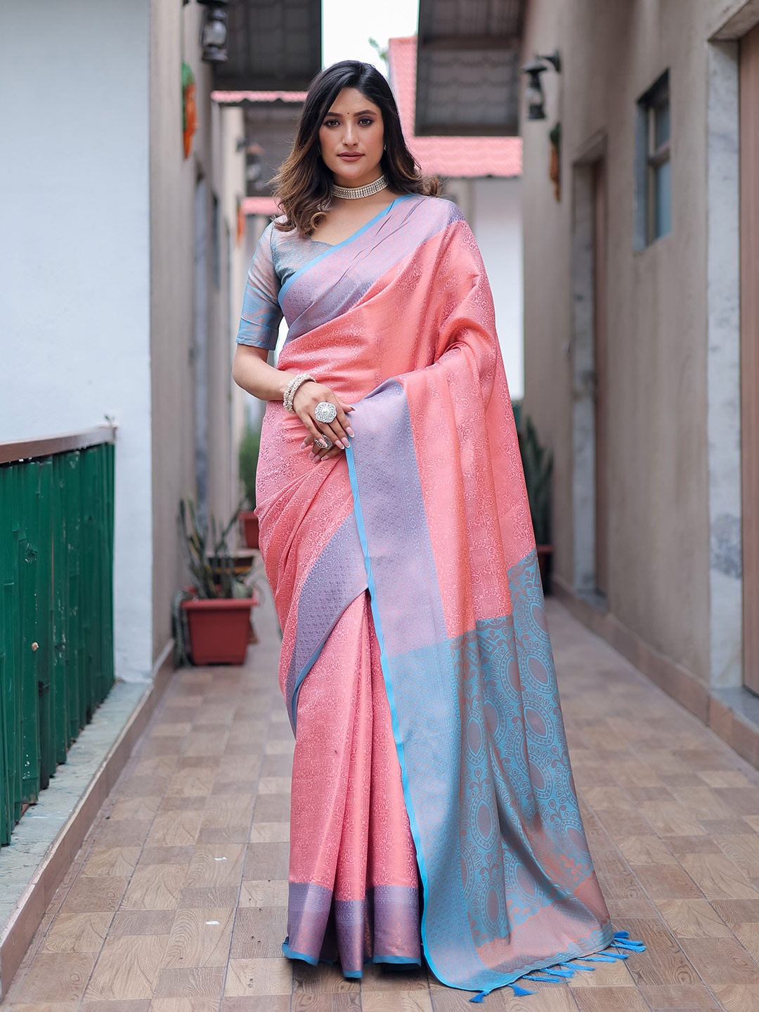 

Mitera Pink & Blue Woven Design Zari Silk Blend Kanjeevaram Saree