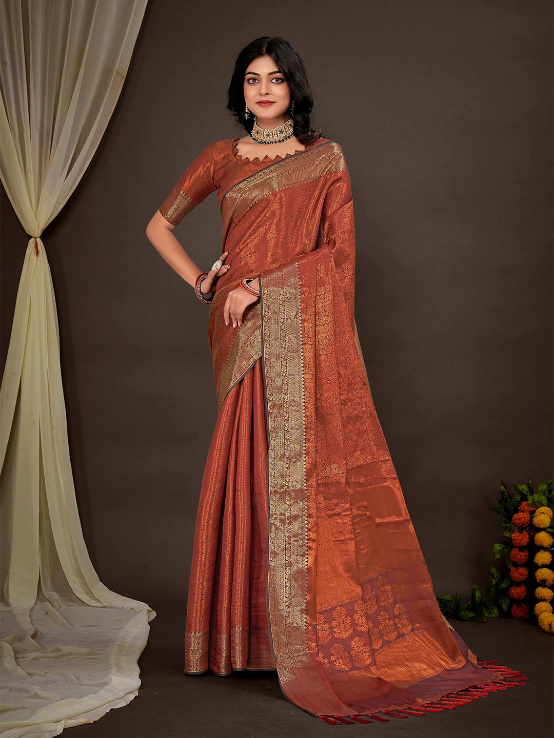 

Mitera Maroon & Gold-Toned Woven Design Zari Silk Blend Kanjeevaram Saree