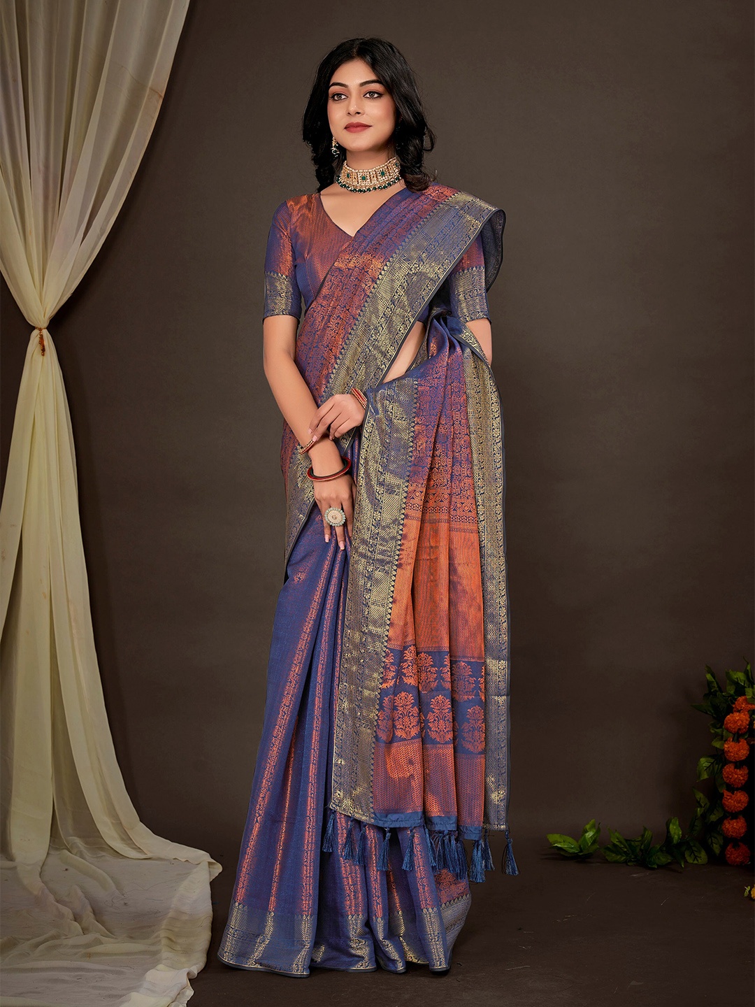 

Mitera Navy Blue & Gold-Toned Woven Design Zari Silk Blend Kanjeevaram Saree