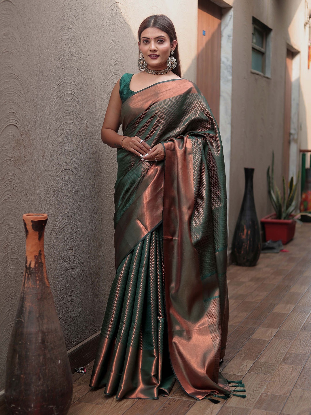 

Mitera Green & Copper-Toned Woven Design Zari Silk Blend Kanjeevaram Saree