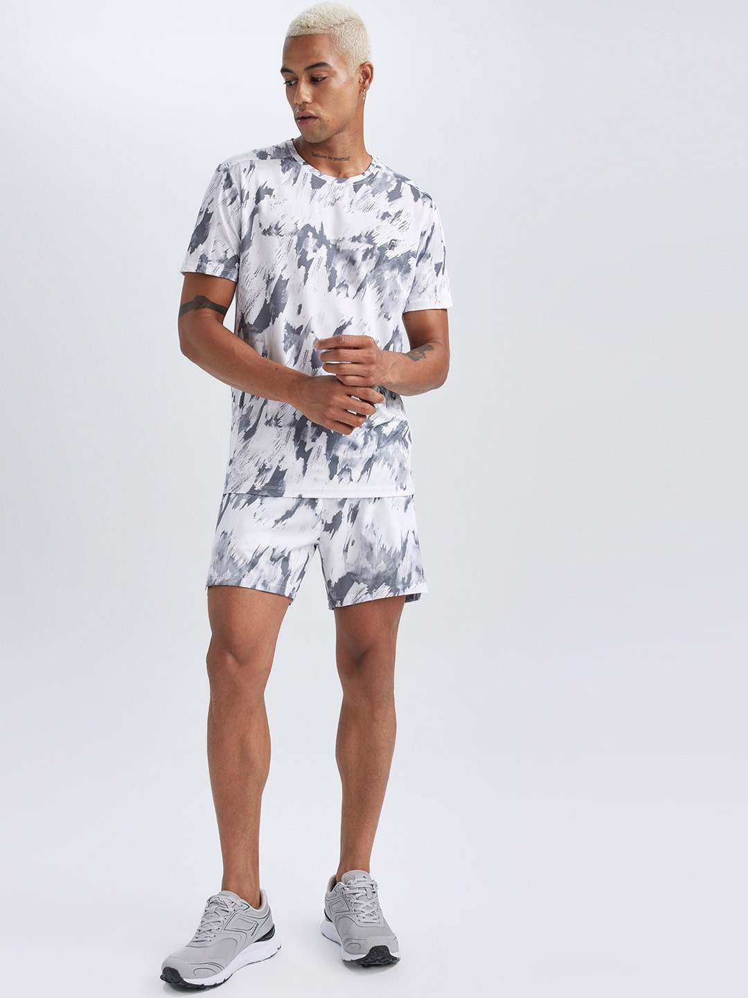 

DeFacto Men Abstract Printed Sports Shorts, White