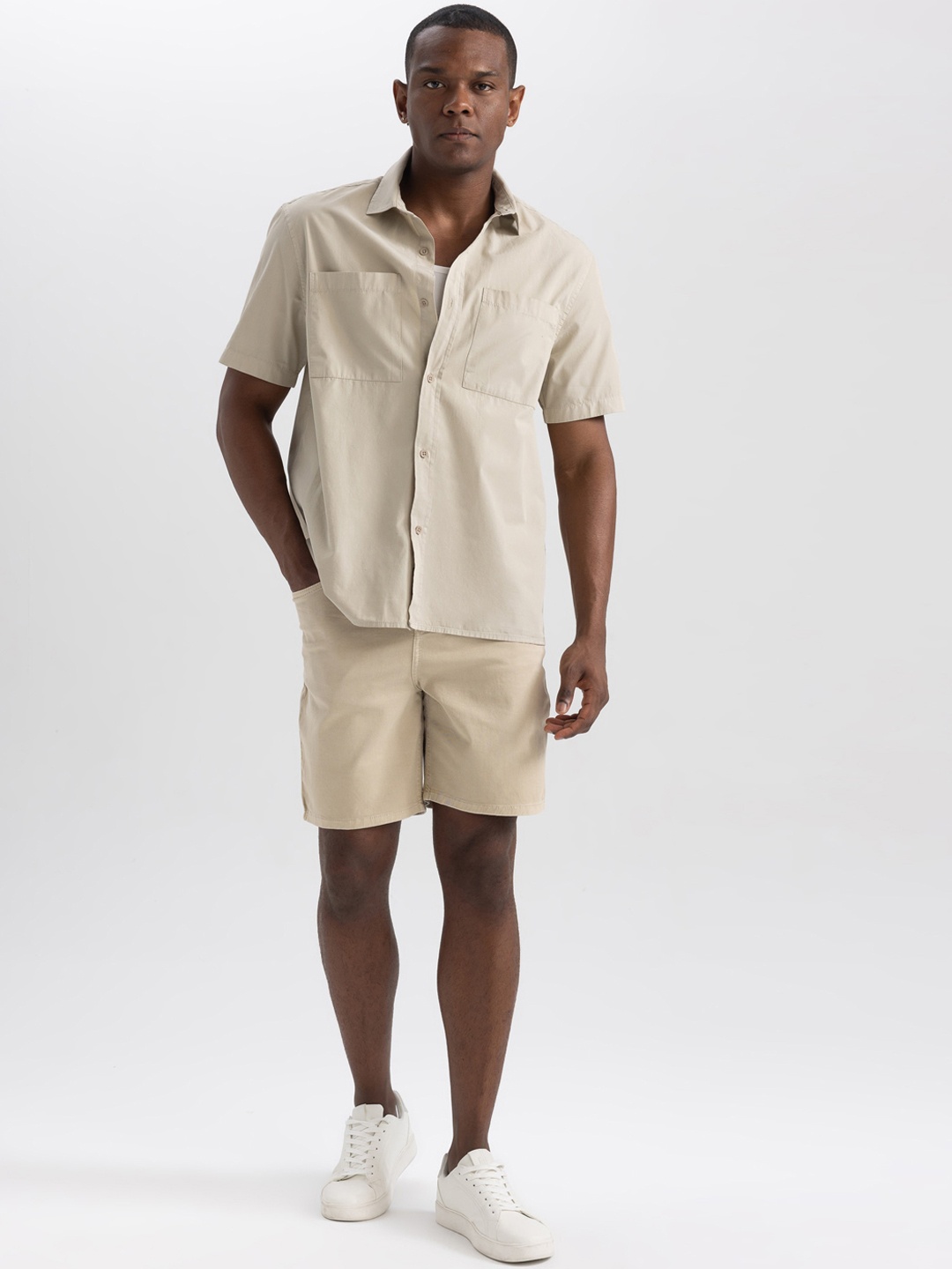 

DeFacto Men Mid-Rise Regular Fit Shorts, Beige