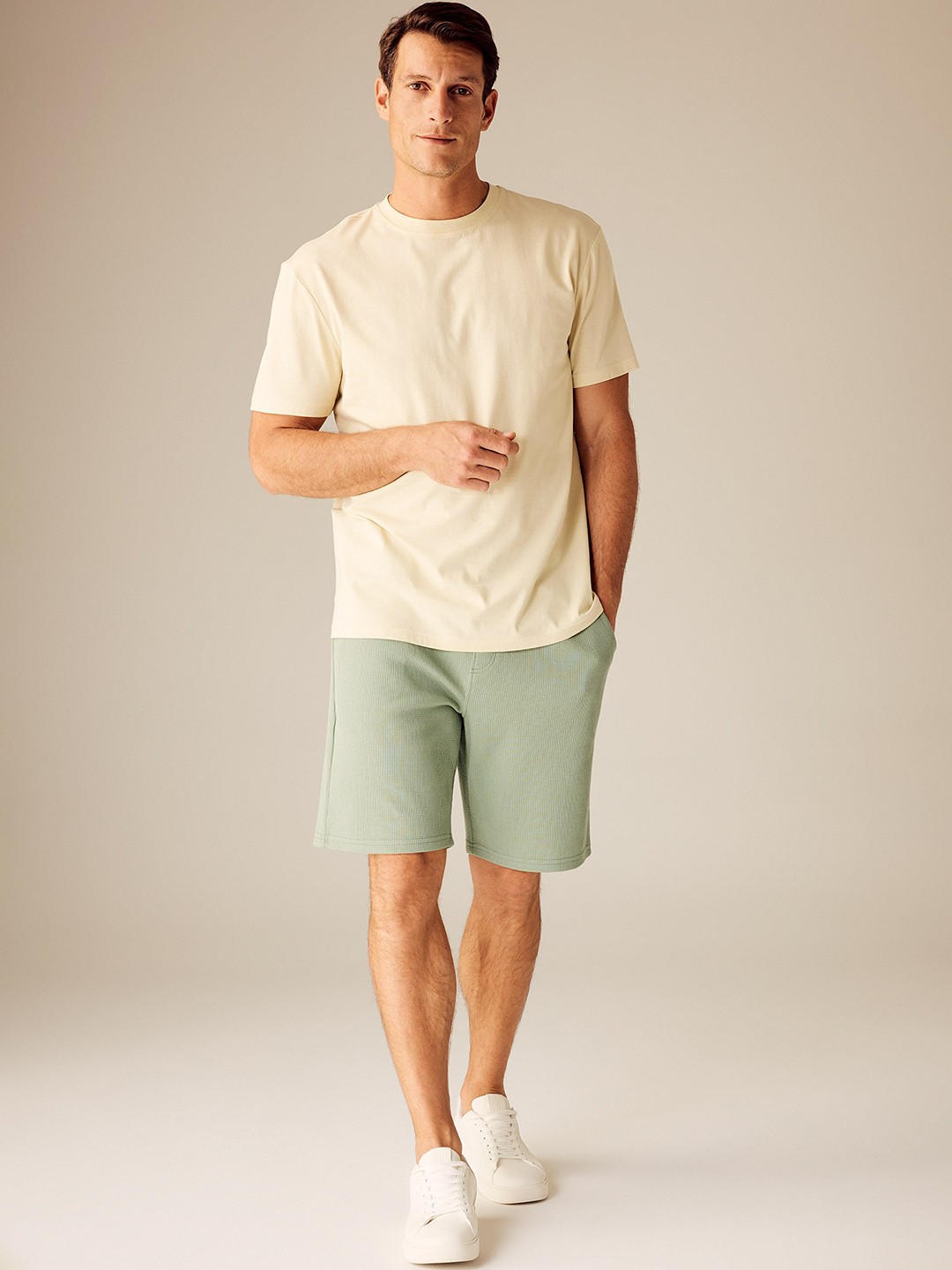 

DeFacto Men Self Design Mid-Rise Regular Fit Shorts, Green