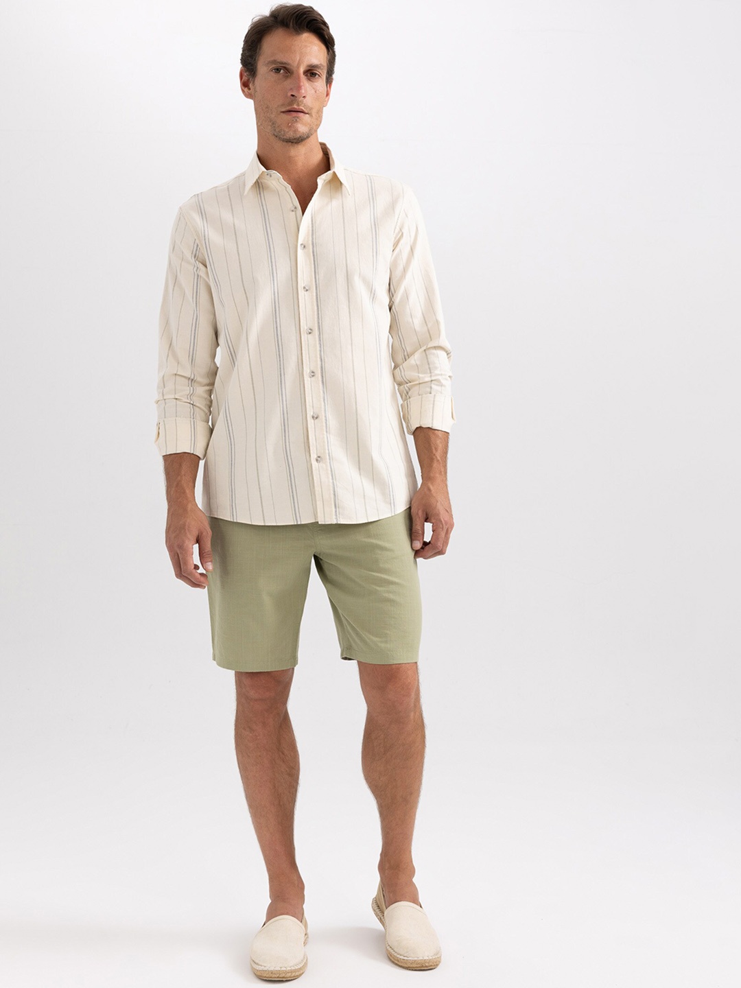 

DeFacto Men Mid-Rise Cotton Shorts, Khaki