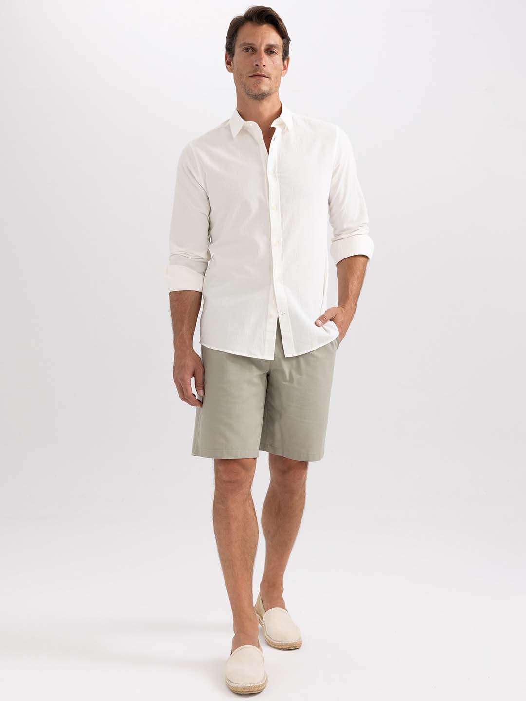 

DeFacto Men Mid-Rise Cotton Shorts, Khaki