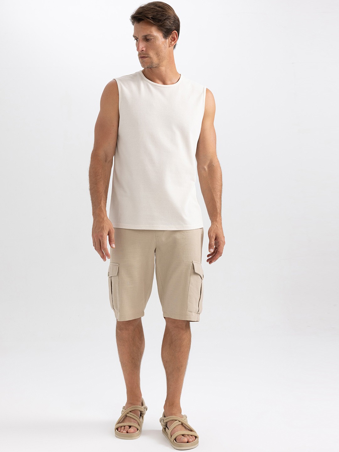 

DeFacto Men Cargo Mid-Rise Cotton Shorts, Beige