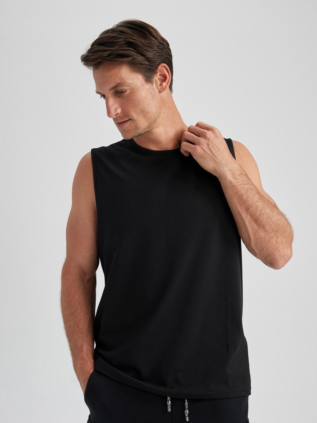 

DeFacto Round Neck T-shirt, Black