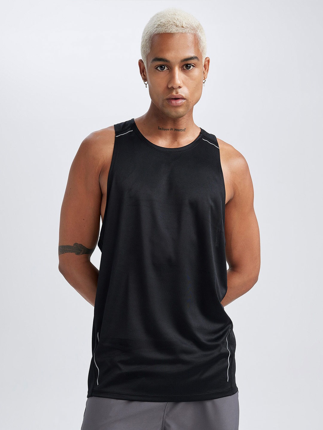 

DeFacto Round Neck Sleeveless Longline Sports T-shirt, Black