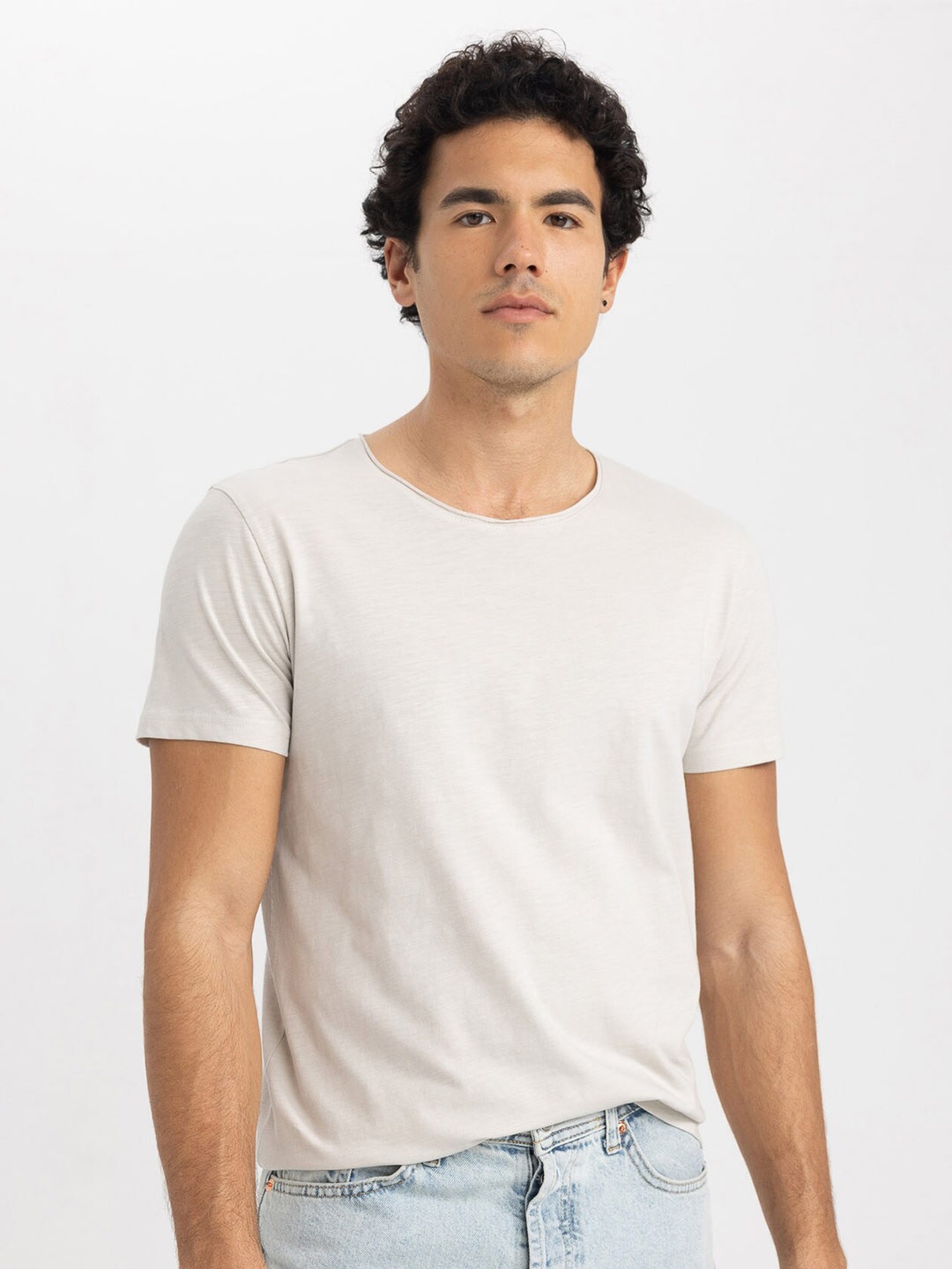 

DeFacto Round Neck Short Sleeves Pure Cotton T-shirt, Off white