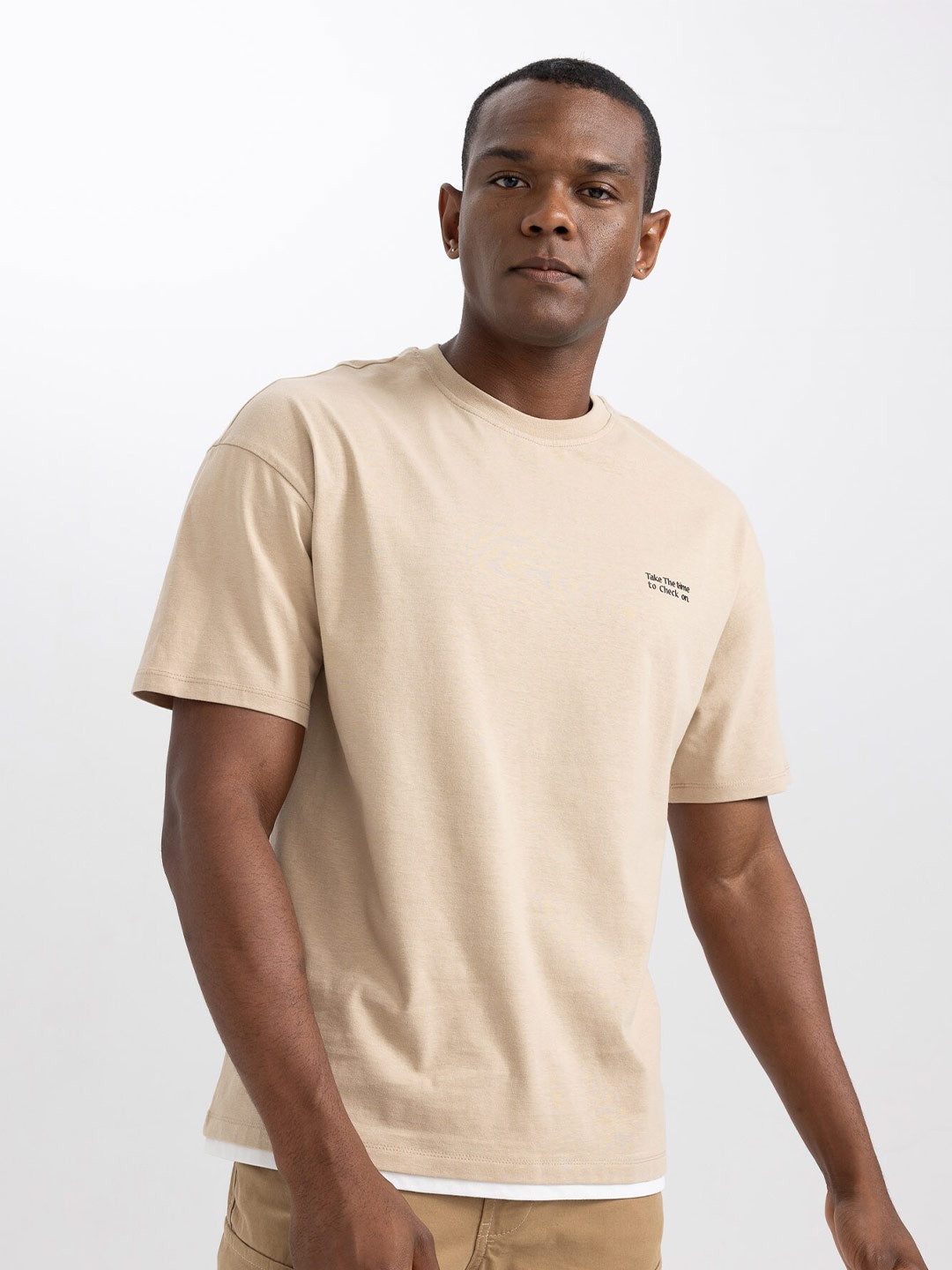 

DeFacto Round Neck Applique Detail Pure Cotton T-shirt, Beige