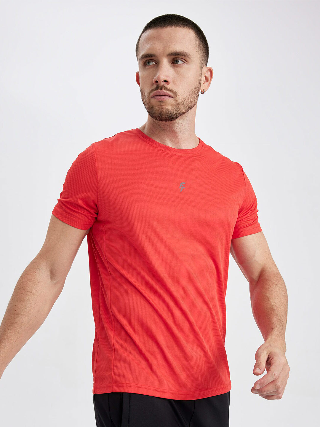 

DeFacto Round Neck Short Sleeves T-shirt, Red