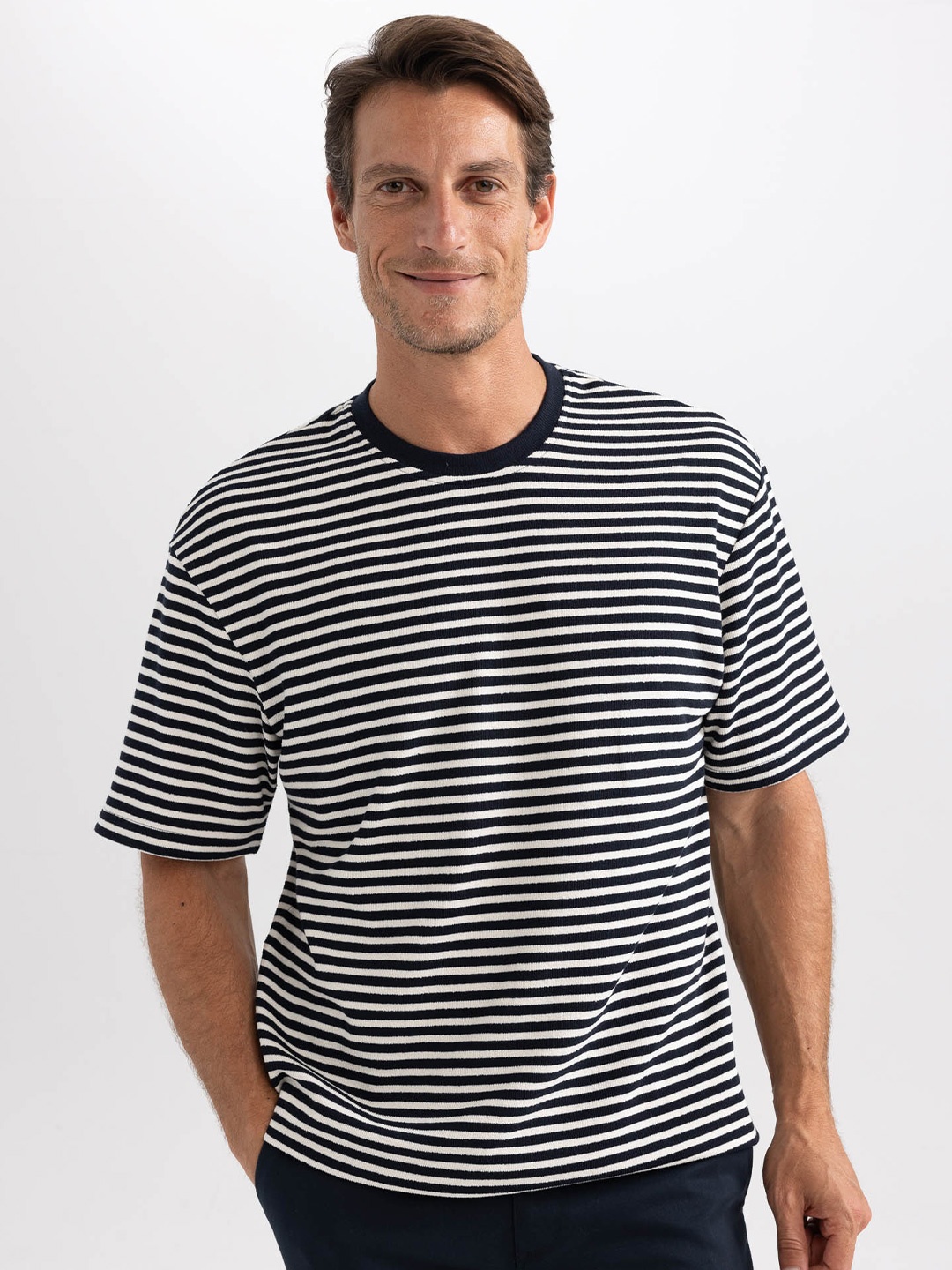 

DeFacto Striped Drop-Shoulder Sleeves Round Neck T-shirt, Black