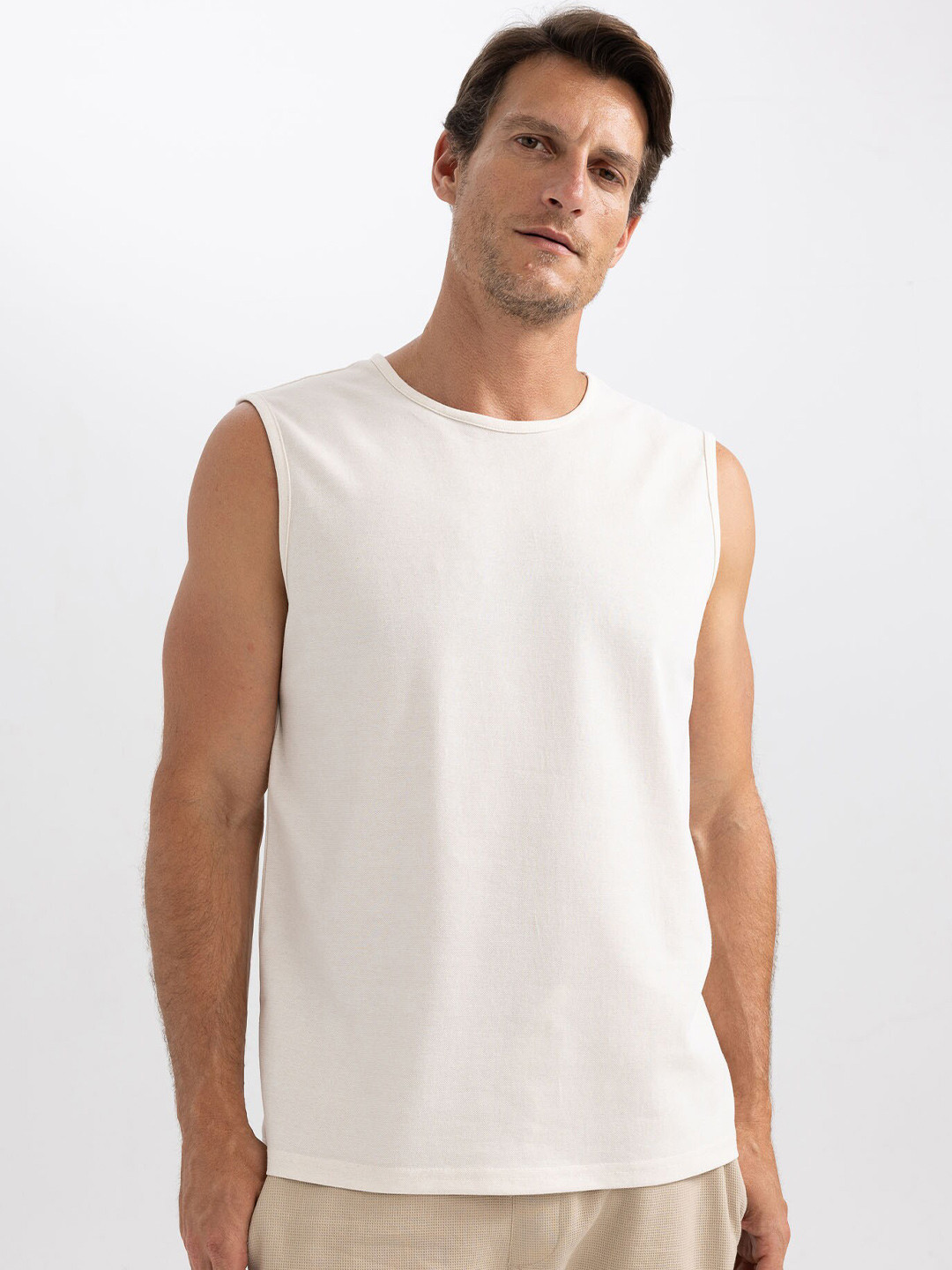 

DeFacto Round Neck Sleeveless T-shirt, Na
