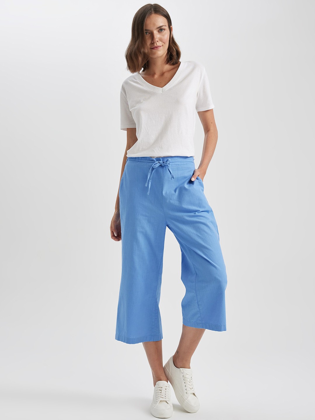 

DeFacto Women Mid-Rise Cotton Shorts, Blue
