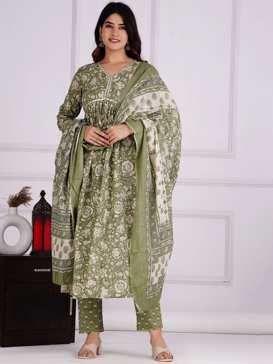 

JAIPURI COLLECTION Ethnic Motifs Printed Mirror Work Pure Cotton A-Line Kurta Set, Green