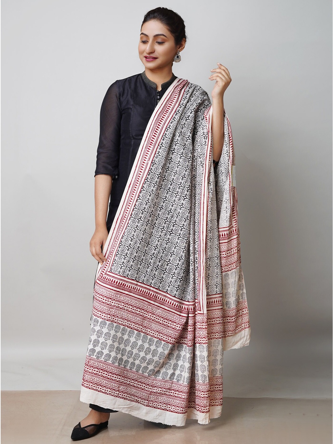 

Unnati Silks Ethnic Motifs Printed Pure Cotton Dupatta, Off white