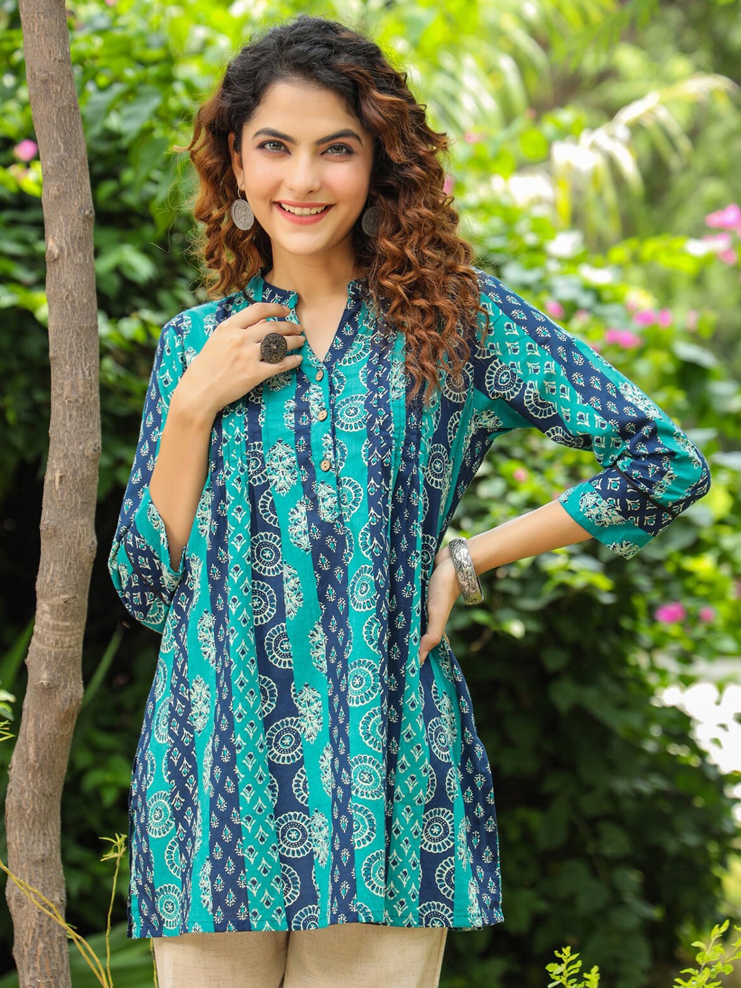 

Rain & Rainbow Ethnic Motifs Printed Pure Cotton Kurti, Green