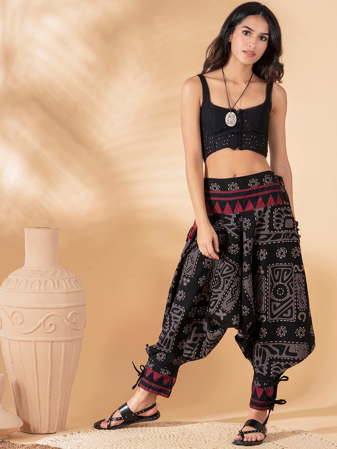 

The Veshti Company Women Printed Pure Cotton Loose-Fit Harem Pants, Black