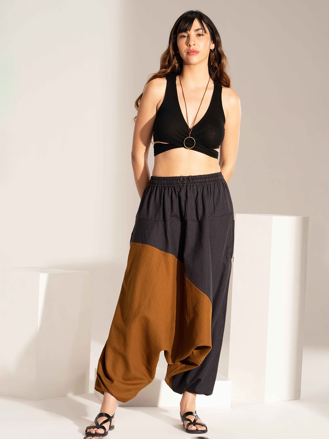 

The Veshti Company women Colourblocked Pure Cotton Loose-Fit Harem Pants, Black