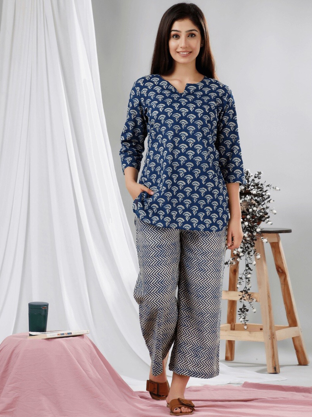 

FEATHERS CLOSET Women Ethnic Motifs Printed Pure Cotton Night suit, Blue