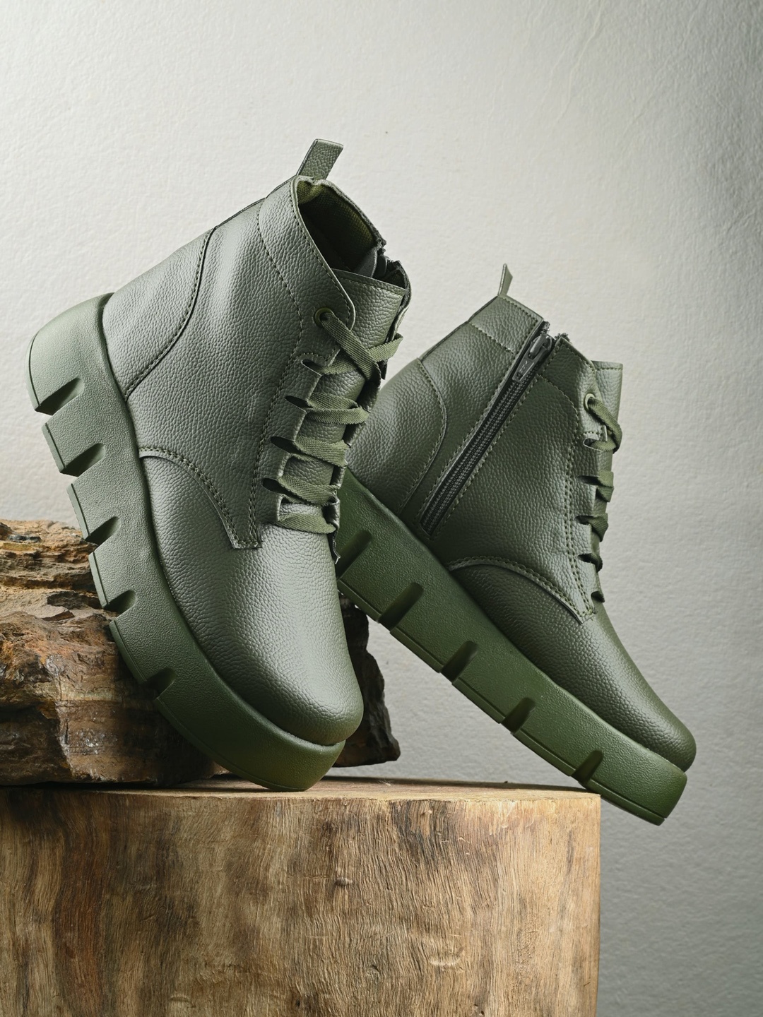 

AfroJack Women Textured Mid-Top Regular Boots, Olive