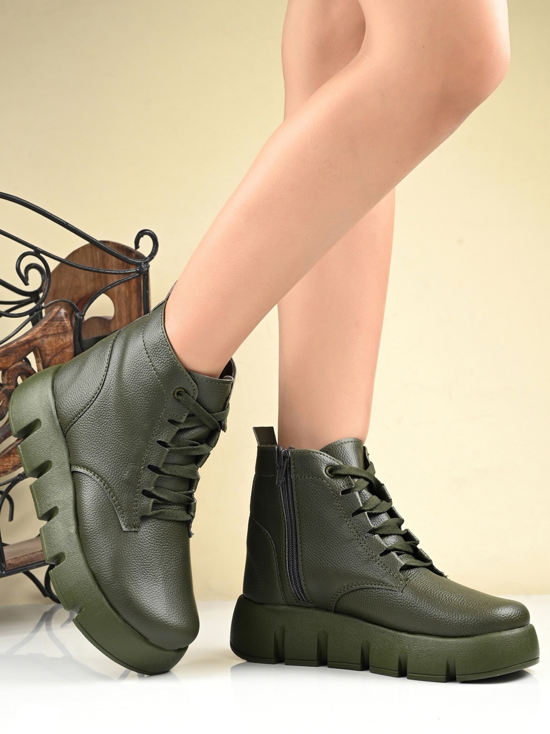 

AfroJack Women Textured Mid-Top Regular Boots, Olive
