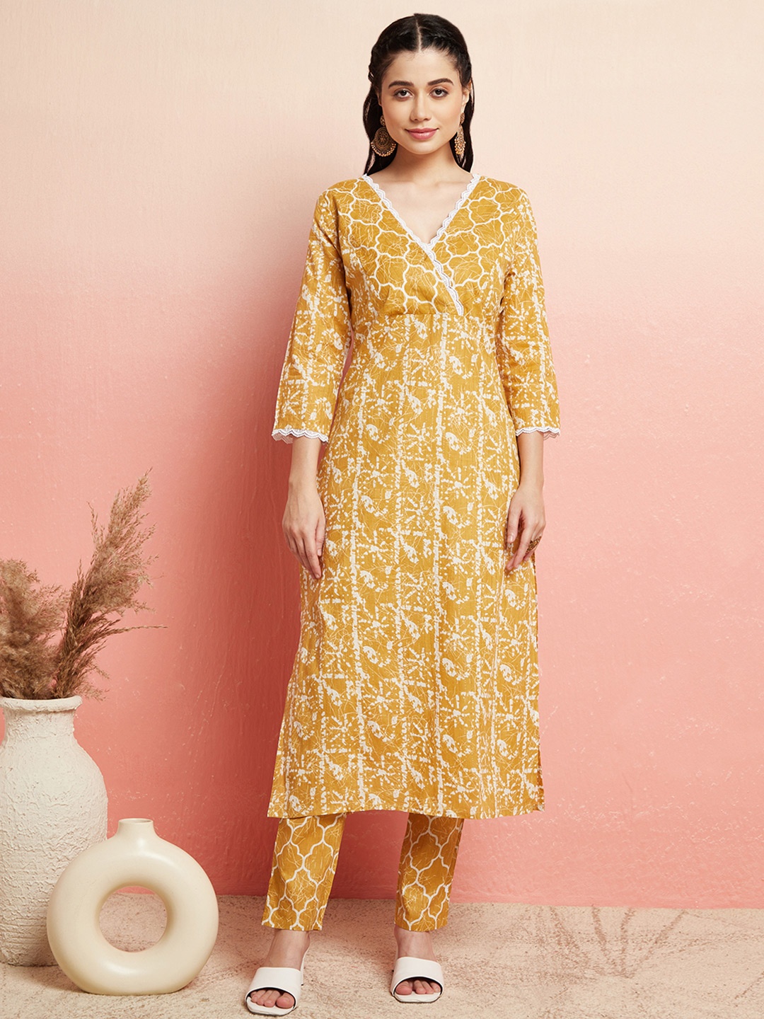 

AKS Abstract Printed V-Neck Pure Cotton Kurta with Trousers, Mustard