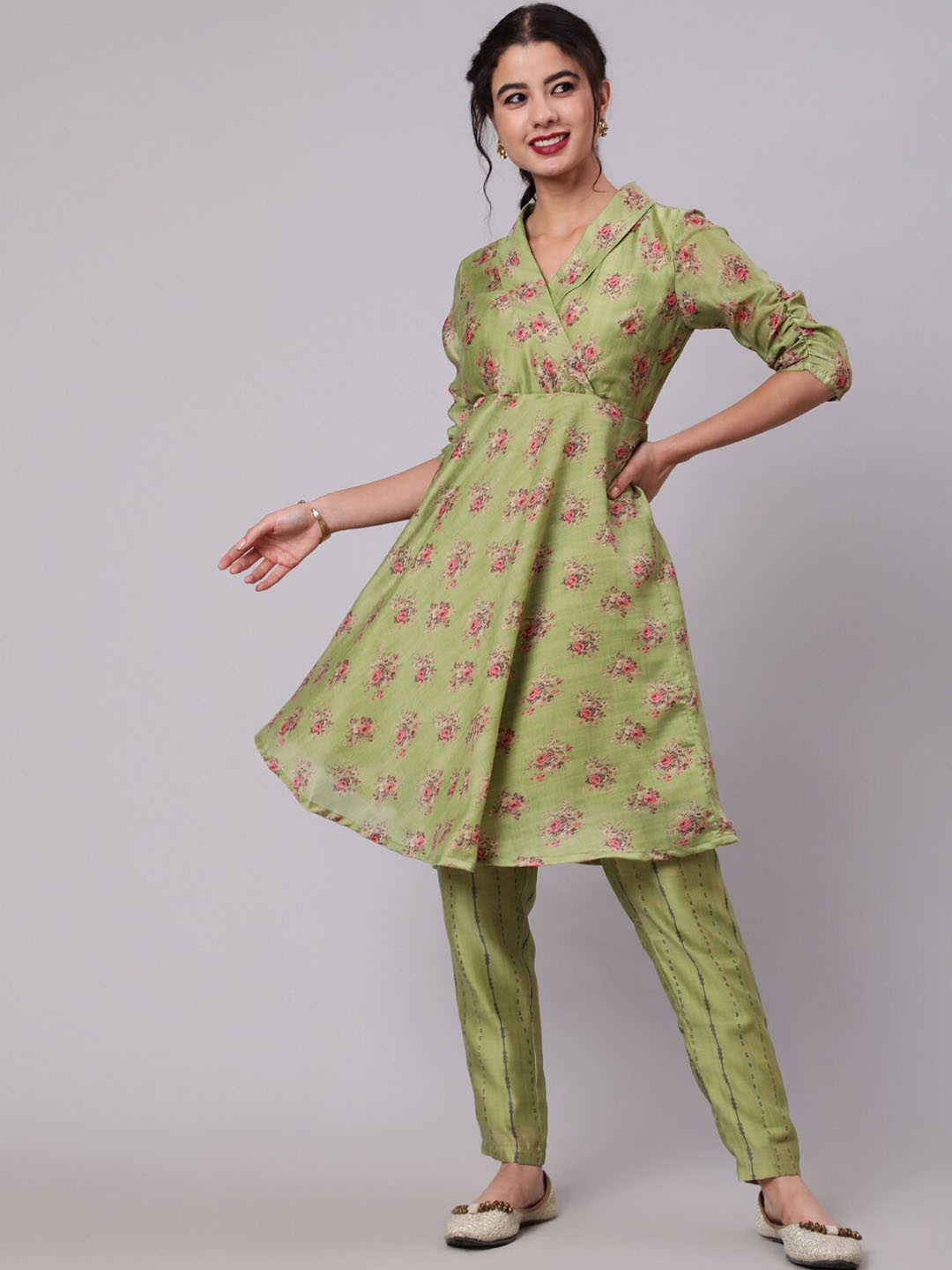 

AKS Floral Printed Shirt Collar Empire Chanderi Silk Kurta with Trousers, Green