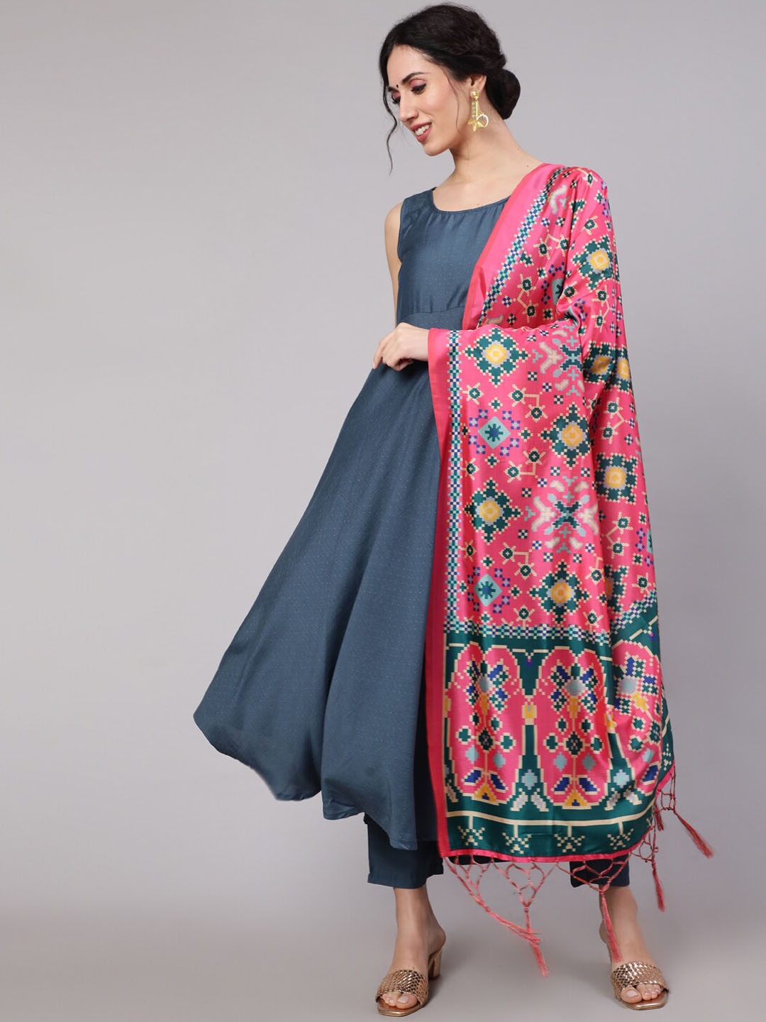 

AKS Round Neck Sleeveless Regular Kurta with Trousers & With Dupatta, Blue