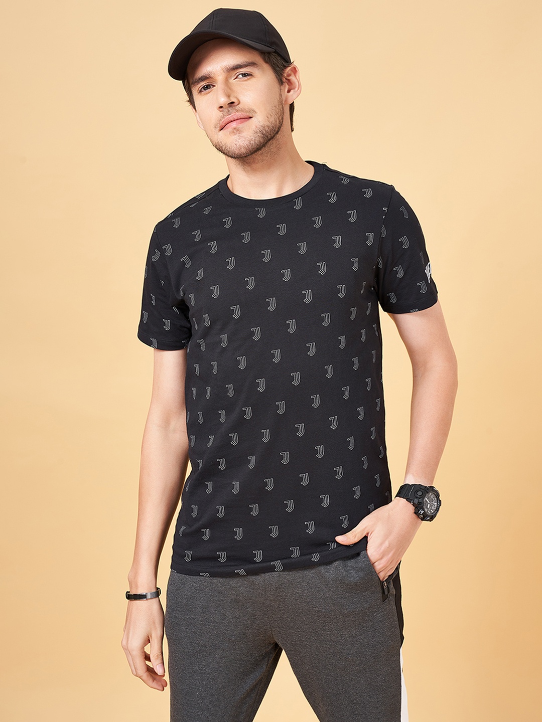 

SF JEANS by Pantaloons Geometric Printed Slim Fit T-shirt, Black