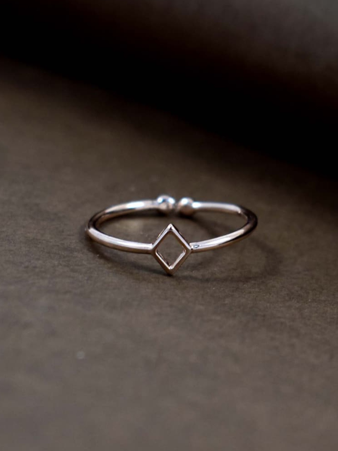 

SALTY Diamond Shaped Finger Ring, Rose gold