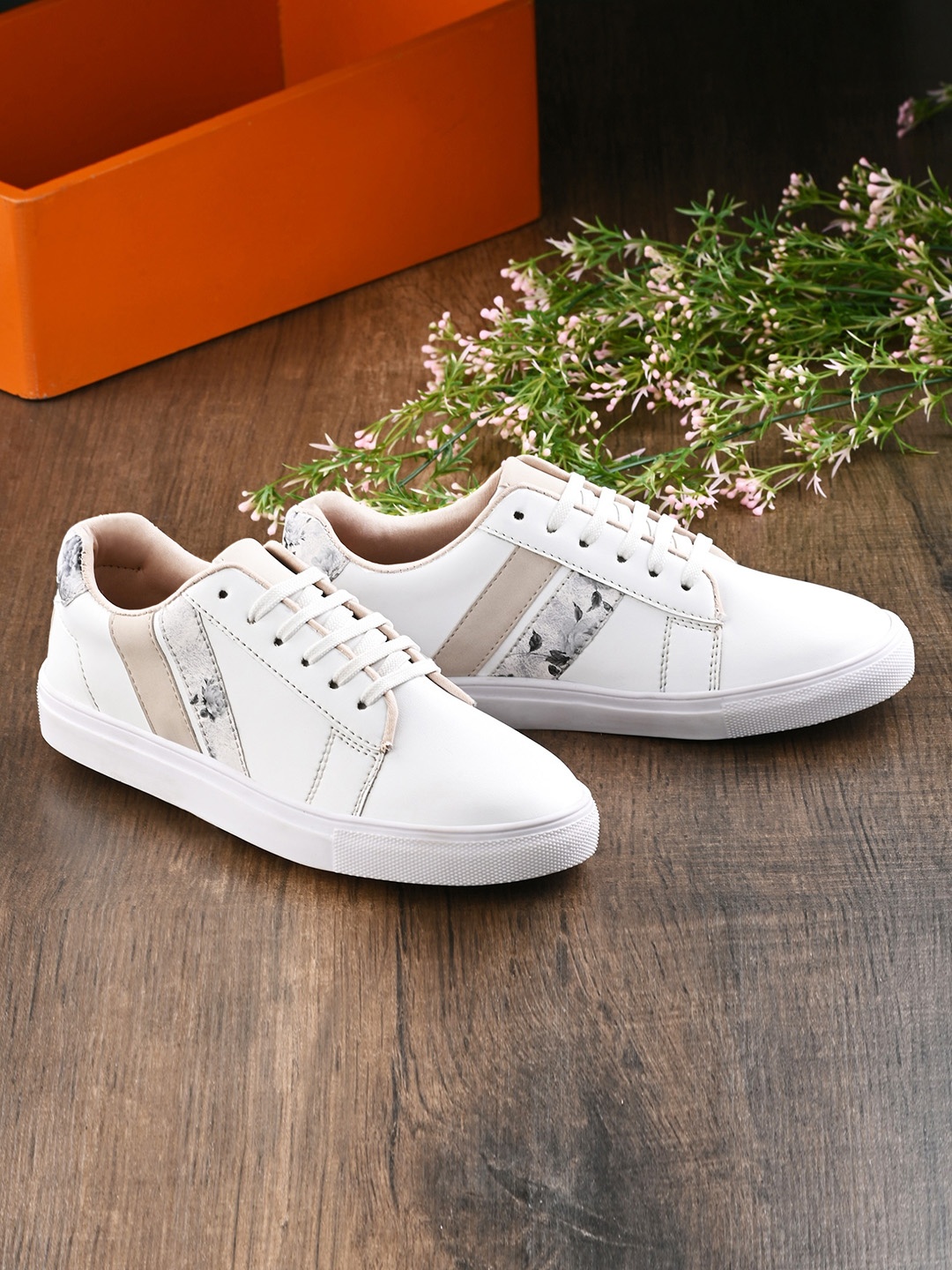 

DressBerry Women White & Beige Printed Lightweight Sneakers