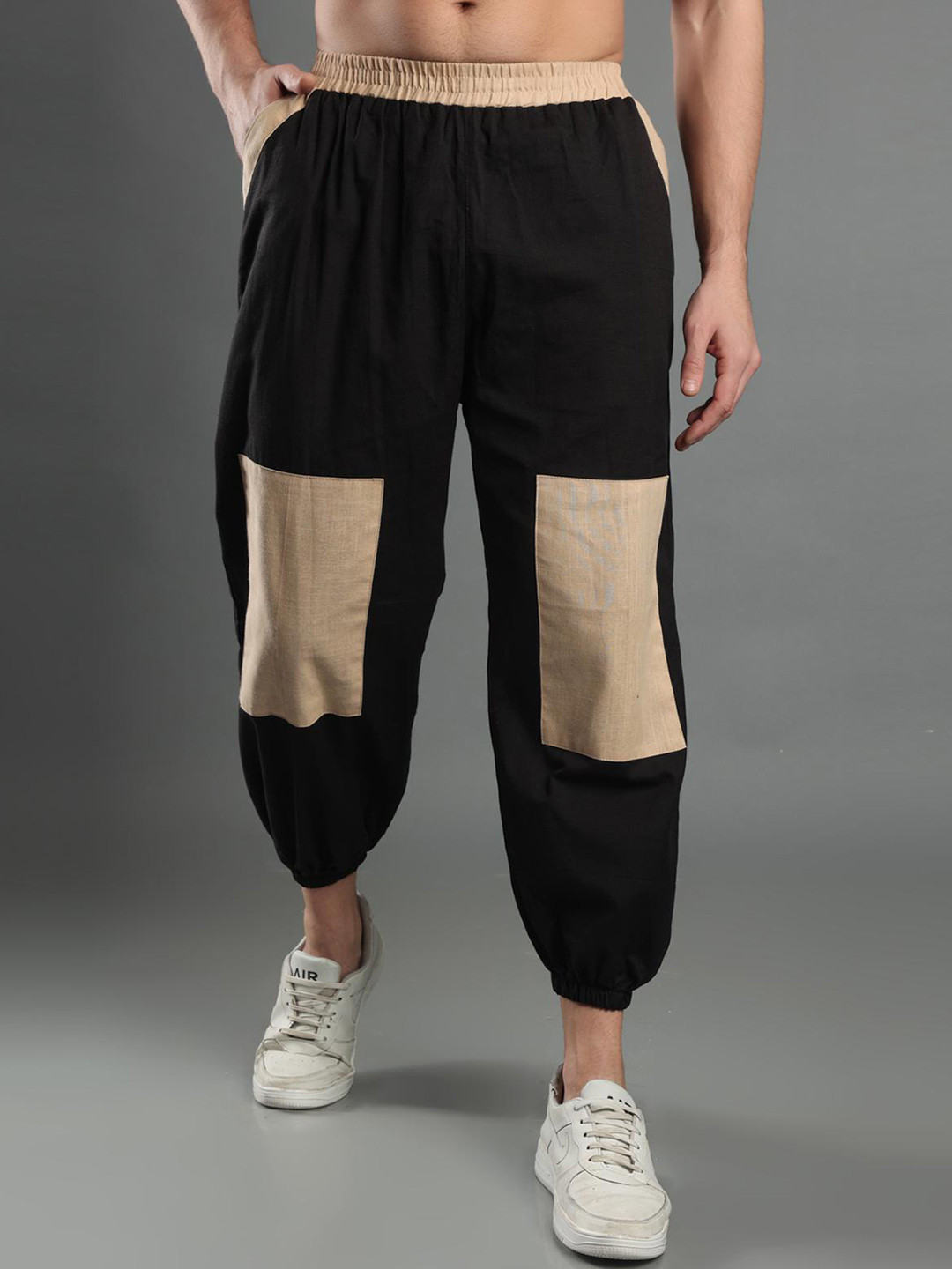 

The Dance Bible Men Colourblocked Loose Fit Cotton Joggers, Black