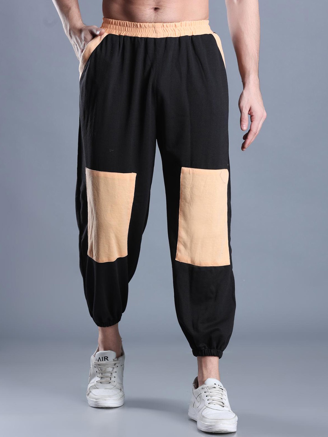 

The Dance Bible Men Colourblocked Loose Fit Cotton Joggers, Black