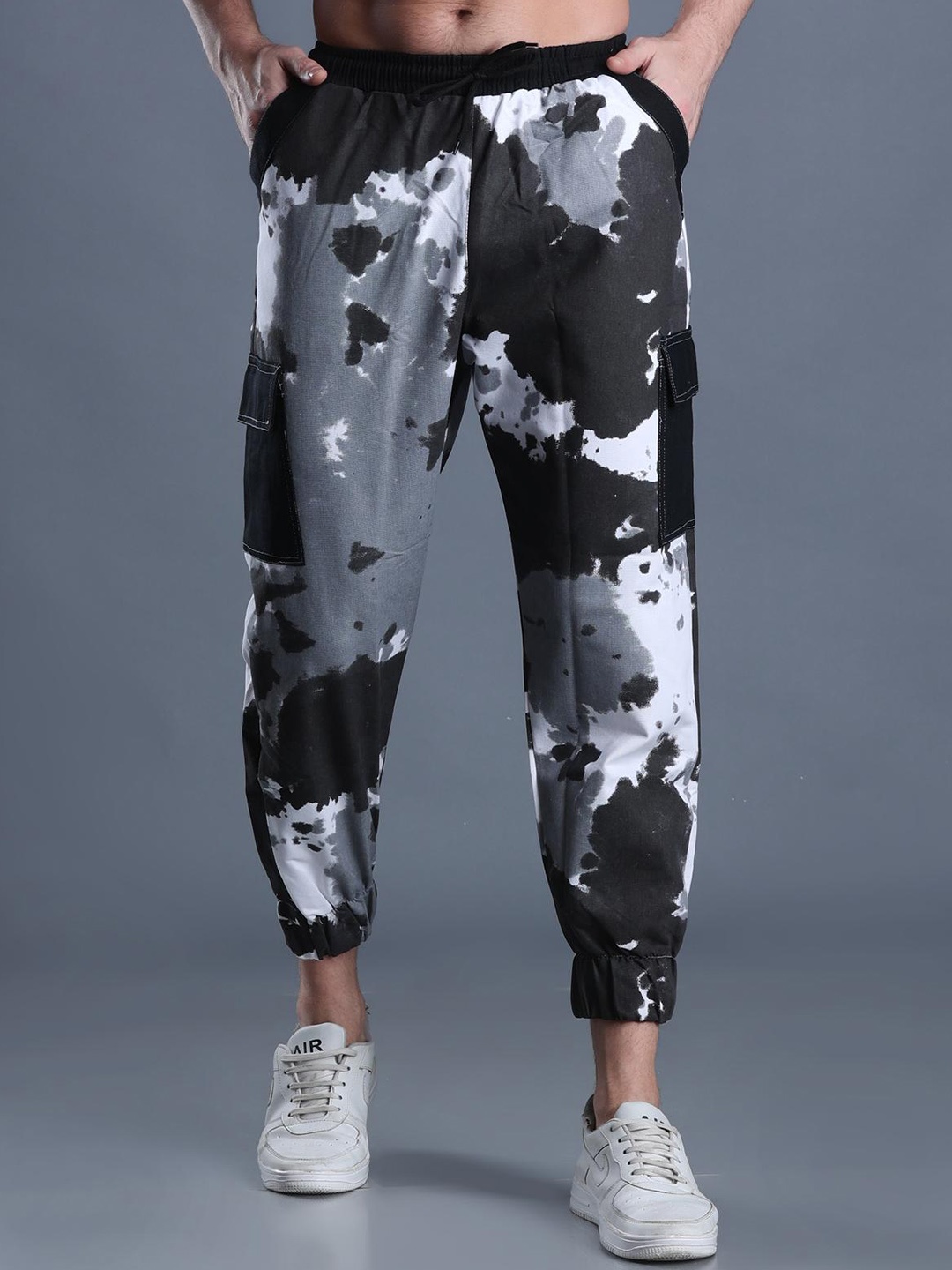 

The Dance Bible Men Abstract Printed Relaxed Fit Anti Odour Joggers, Grey