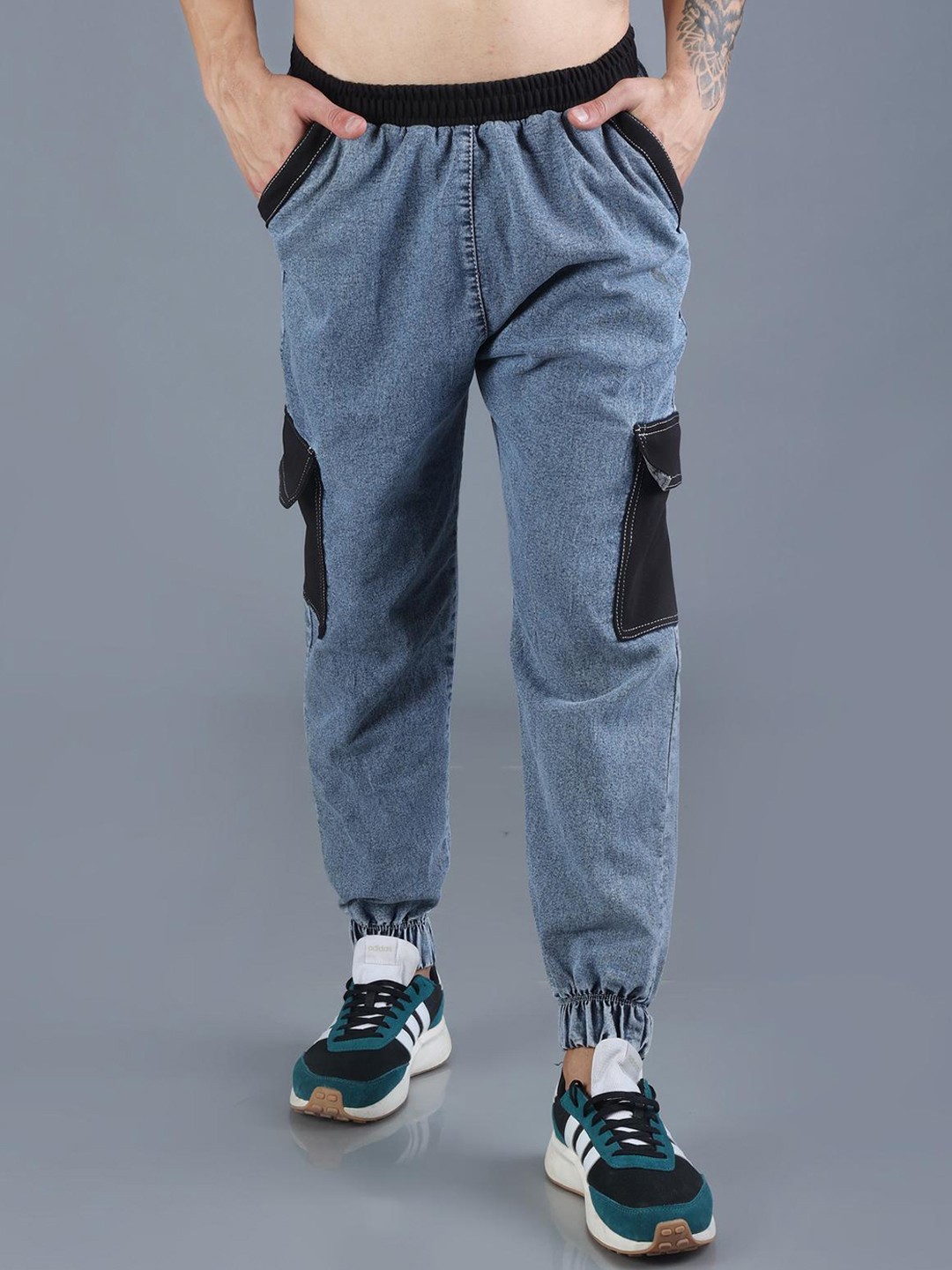 

The Dance Bible Men Relaxed Fit Pleated Cargos Trousers, Blue