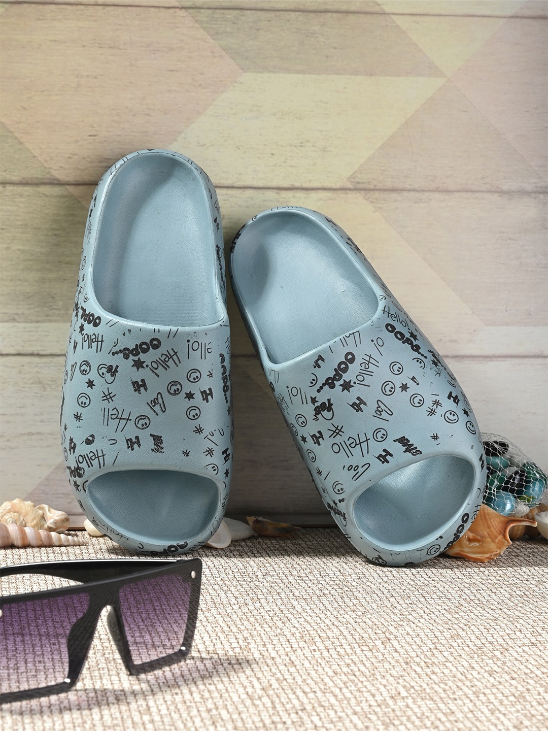

The Roadster Lifestyle Co. Women Blue & Black Printed Sliders