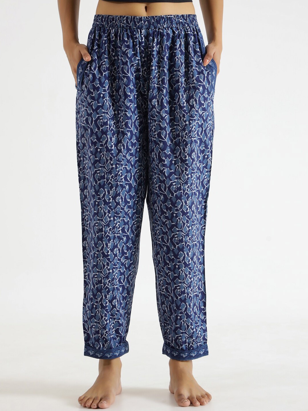 

SANSKRUTIHOMES Navy Blue Women Abstract Printed Pure Cotton Lounge Pants